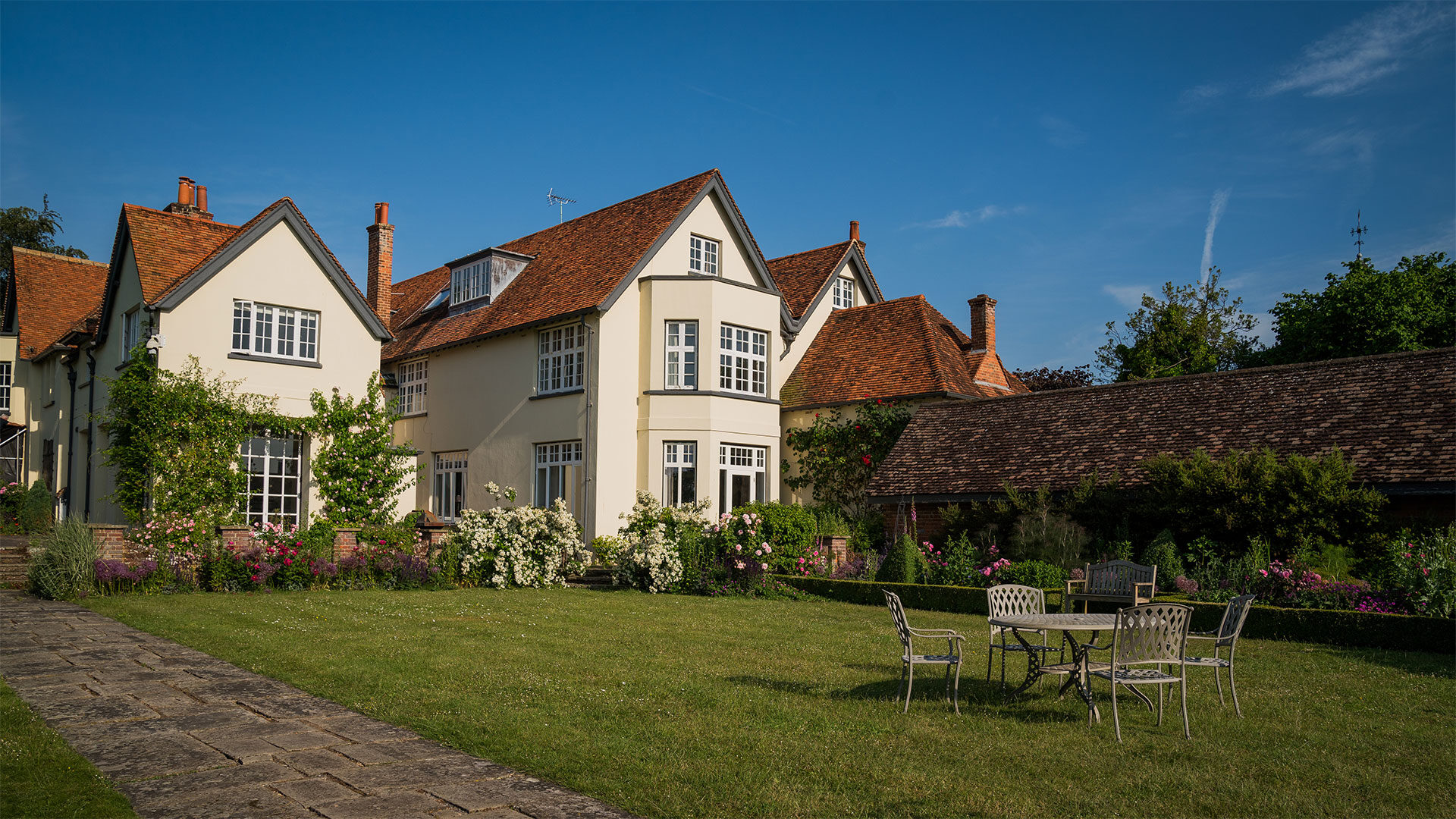 Behind the scenes of The Marlow Murder Club in the real town of Marlow