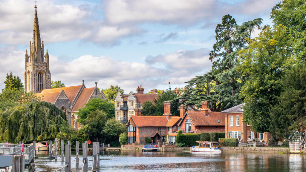 Color picture of the village of Marlow, England on the banks of the River Thames.